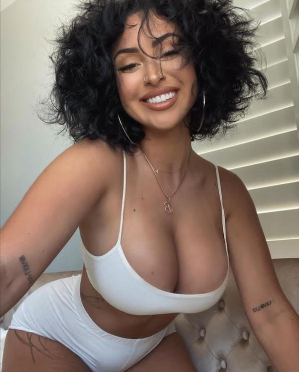 Descubre la magia de Alejandra Moon en Sevilla