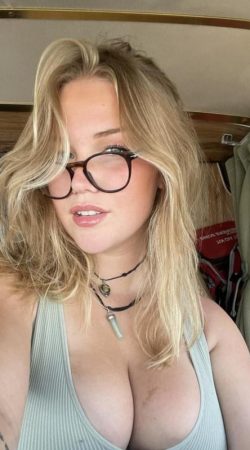 Luz Clarita ilumina tus noches con pasión y deseo